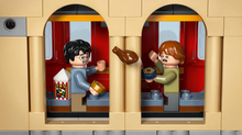 Load image into Gallery viewer, Book Nook: Hogwarts™ Express - LEGO® Harry Potter™