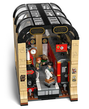 Load image into Gallery viewer, Book Nook: Hogwarts™ Express - LEGO® Harry Potter™