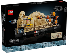 Load image into Gallery viewer, Star Wars™ Mos Espa Podrace™ Diorama