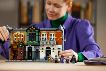 Load image into Gallery viewer, Sherlock Holmes: Book Nook - LEGO® Icons