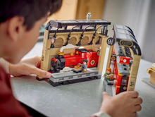 Load image into Gallery viewer, Book Nook: Hogwarts™ Express - LEGO® Harry Potter™