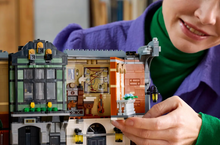 Load image into Gallery viewer, Sherlock Holmes: Book Nook - LEGO® Icons