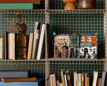 Load image into Gallery viewer, Sherlock Holmes: Book Nook - LEGO® Icons