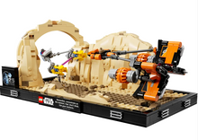 Load image into Gallery viewer, Star Wars™ Mos Espa Podrace™ Diorama