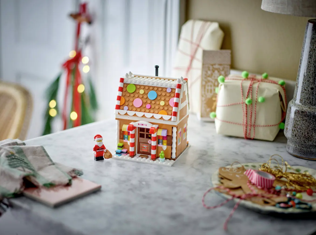 Festive Gingerbread House – LEGOLAND® California Resort Online Shop