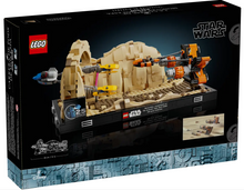 Load image into Gallery viewer, Star Wars™ Mos Espa Podrace™ Diorama
