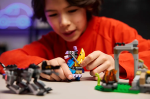 Peely & Sparkplug’s Camp LEGO® Fortnite